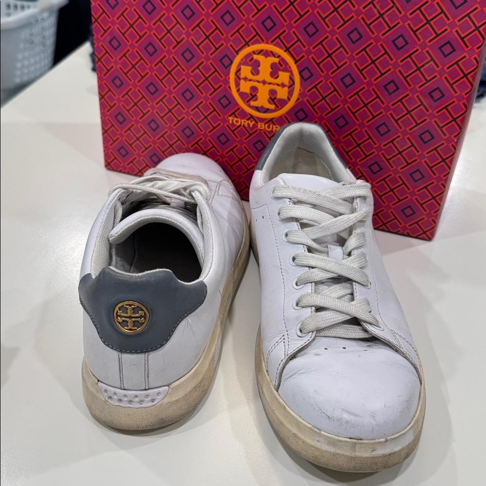 TORY BURCH Howell Court Sneakers White Navy Blue Gold Logo Women's Size 9